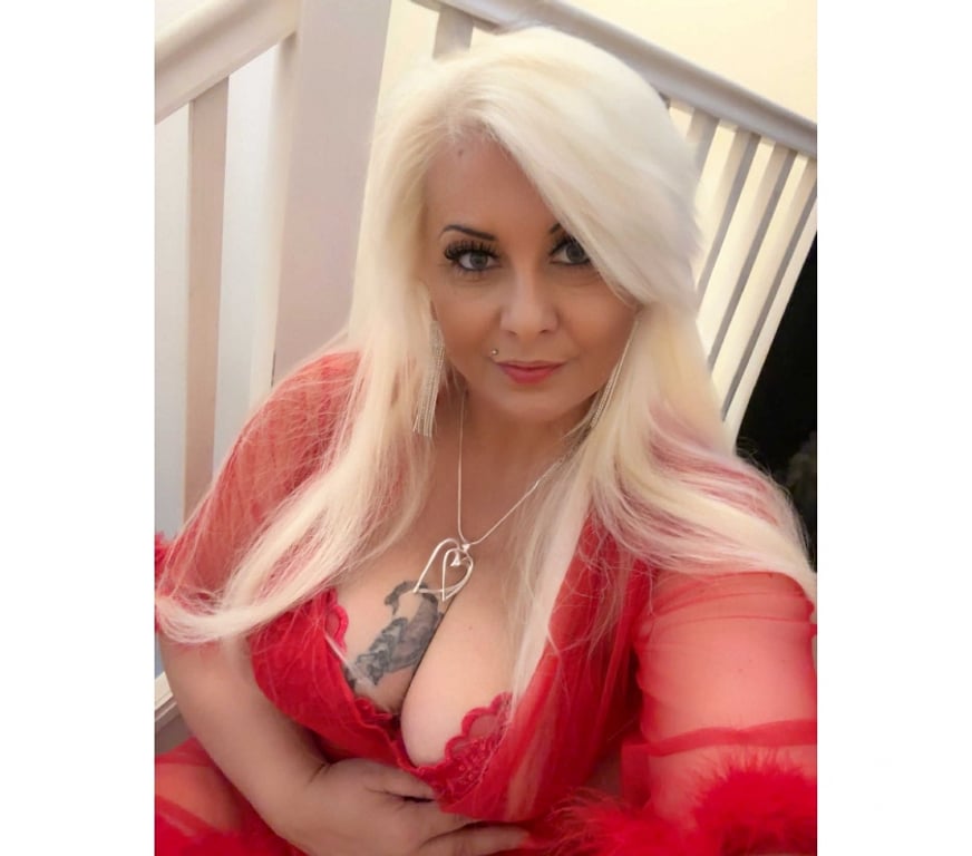 Escorts East London Havering - Photos for Hot Amanda Milf Big natural boob's gfe RELAX MASSAGE