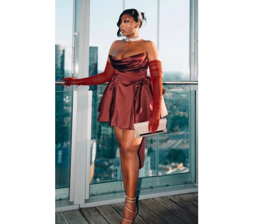 Escorts Greater Manchester Manchester - Photos for Pweeety Stallion QUEENIE can you Climb this Tree?