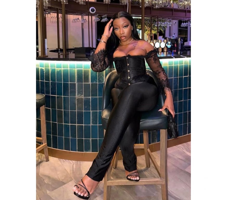 Escorts Greater Manchester Manchester - Photos for Pweeety Stallion QUEENIE can you Climb this Tree?