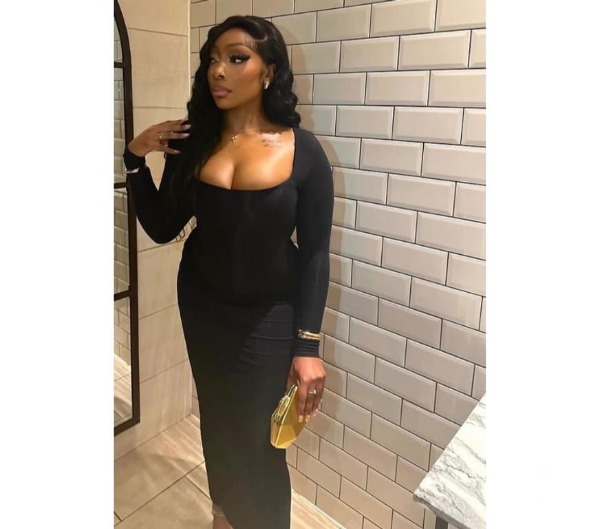 Escorts Greater Manchester Manchester - Photos for Pweeety Stallion QUEENIE can you Climb this Tree?