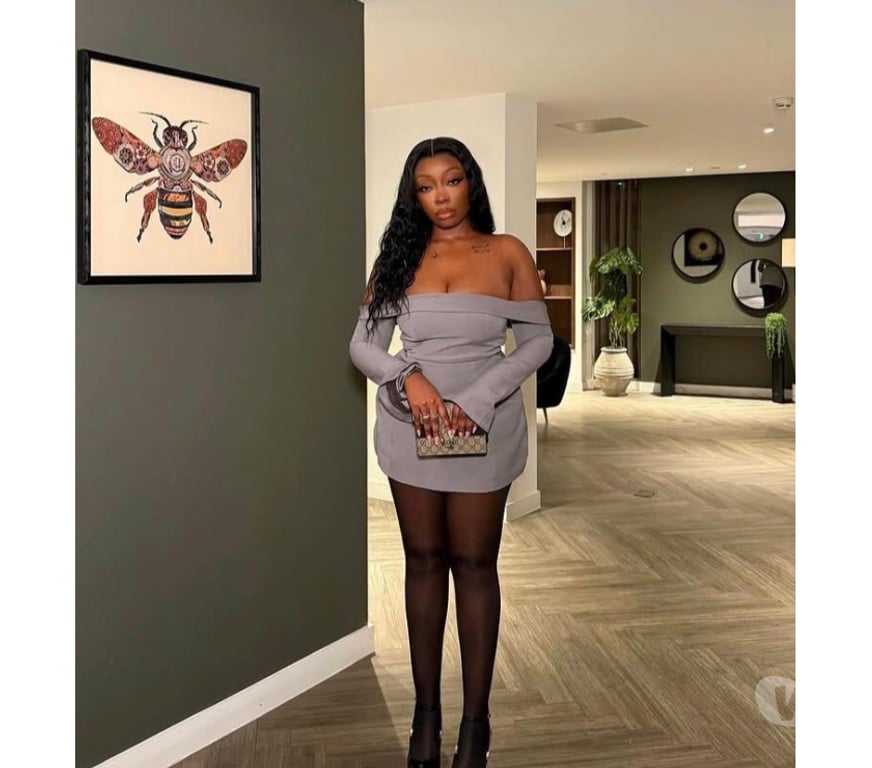 Escorts Greater Manchester Manchester - Photos for Pweeety Stallion QUEENIE can you Climb this Tree?