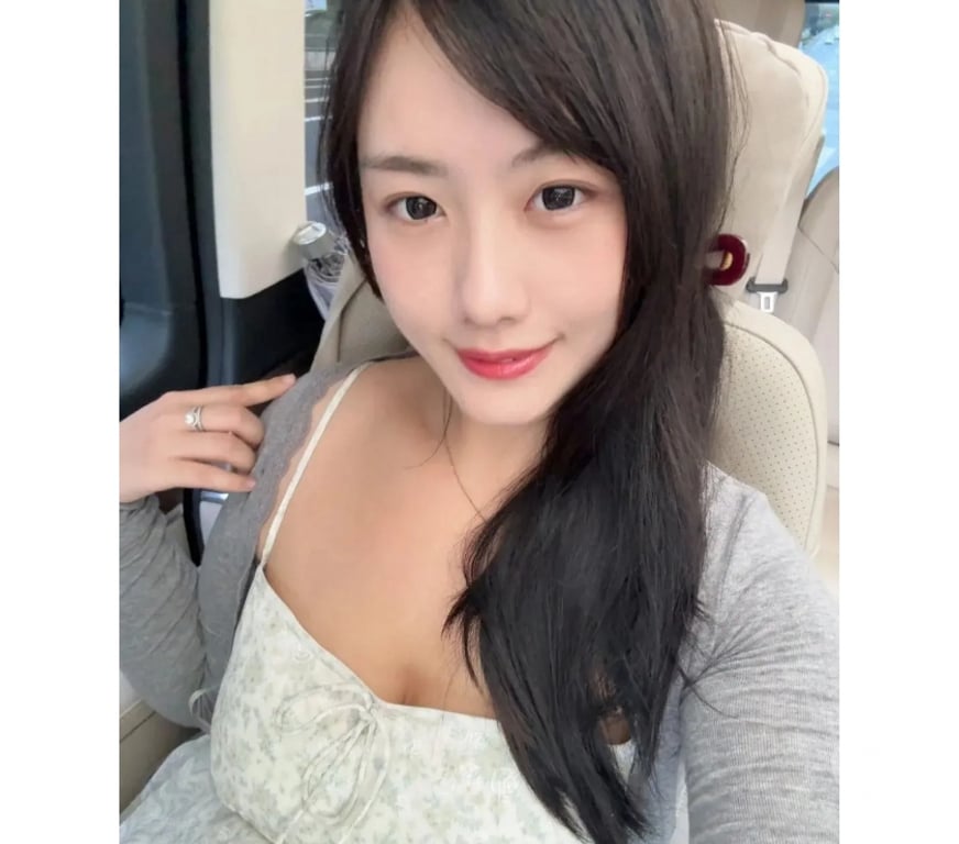 Escorts East London South Woodford Station - East London - Photos for ✨ Mature Companion · Discreet & Comfortable ✨