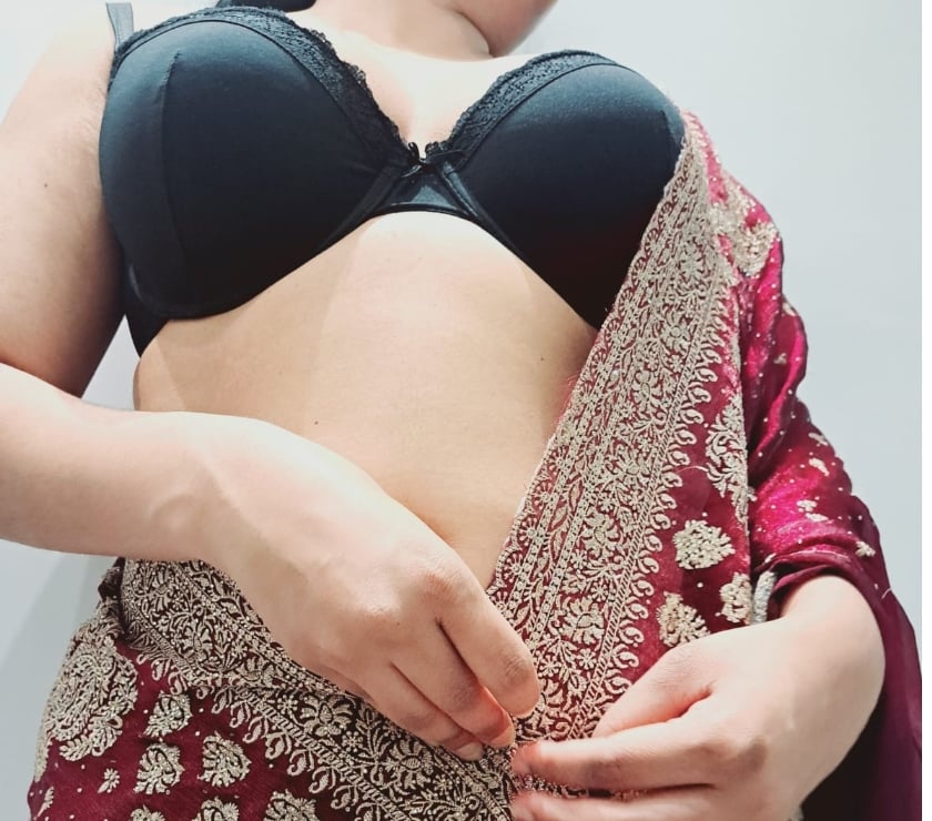 Escorts and Massages Media City UK Salford - Photos for I am sonia, new in your town. Hot indian sexy party girl