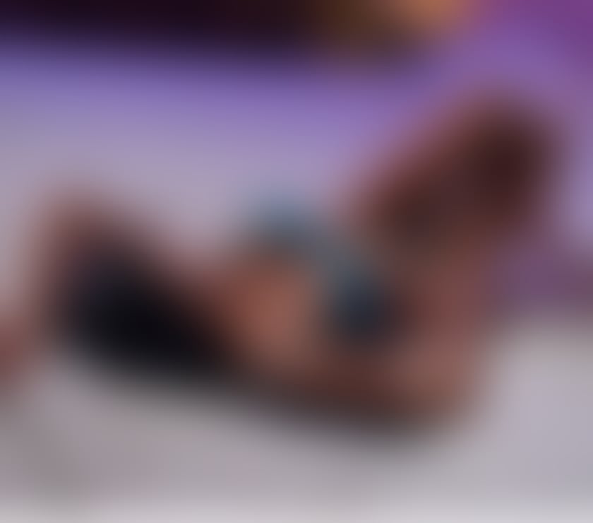 Escorts Slough Farnham Royal - Slough - Photos for Niki new girl in Slough!