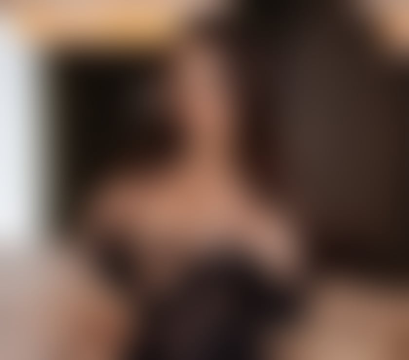 Escorts East London Canary Wharf Station - East London - Photos for Natalia Brunette, High-Class Companion, Party Girl & VIP