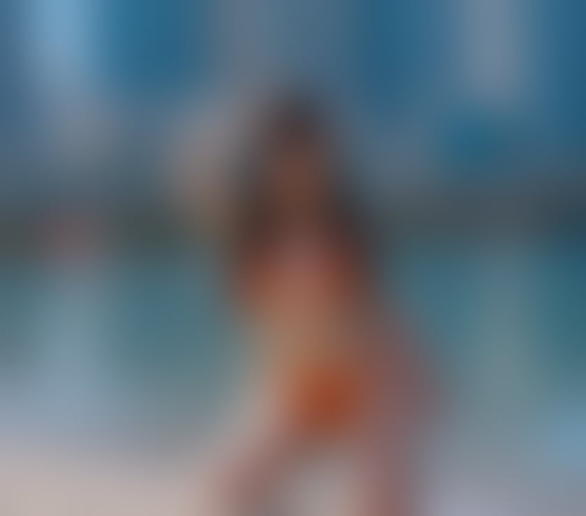 Escorts East London Canary Wharf Station - East London - Photos for Natalia Brunette, High-Class Companion, Party Girl & VIP