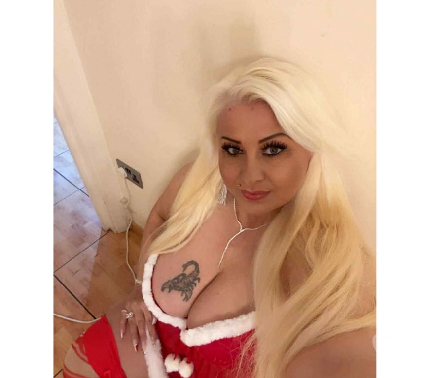 Escorts East London Havering - images_alt_text Hot Amanda 🔥 40-60-80 Milf Big natural boob's gfe kiss