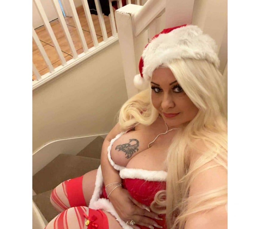 Escorts East London Havering - images_alt_text Hot Amanda 🔥 40-60-80 Milf Big natural boob's gfe kiss