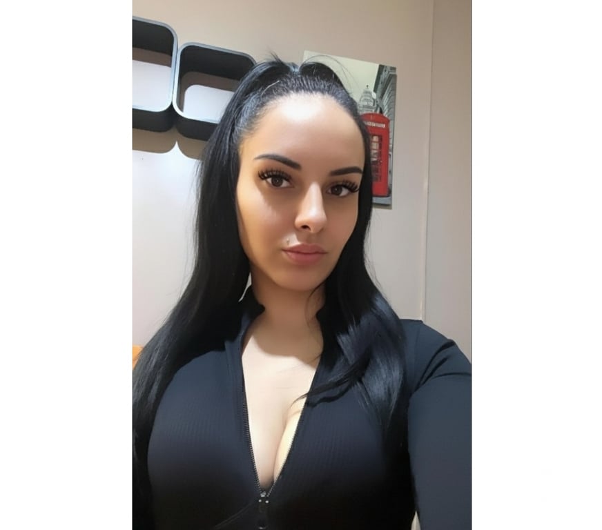 Escorts Derbyshire Derby - Photos for Hot Party Girl Laura Come And Have A Good Time💦