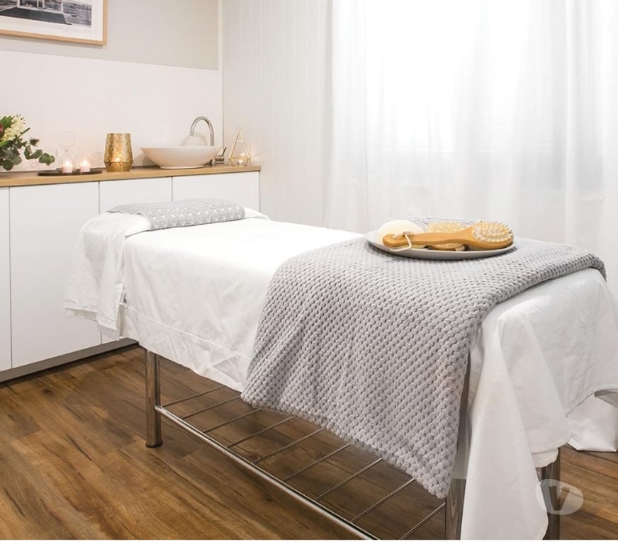 Full body massage West Midlands Birmingham - Photos for Relaxing body massage by male massage therapist beven