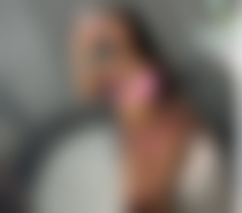 Escorts Central London Mayfair - Central London - Photos for 21-Year-Old Pakistani-Indian Looking for Excitement