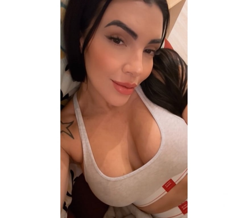 Escorts Hampshire Southampton - Photos for Maia - Party Girl and Girlfriend