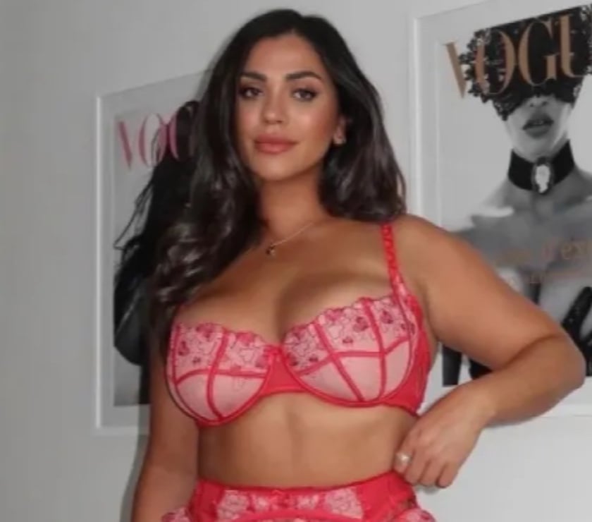 HIGH CLASS ENGLISH STUNNING BRUNETTE