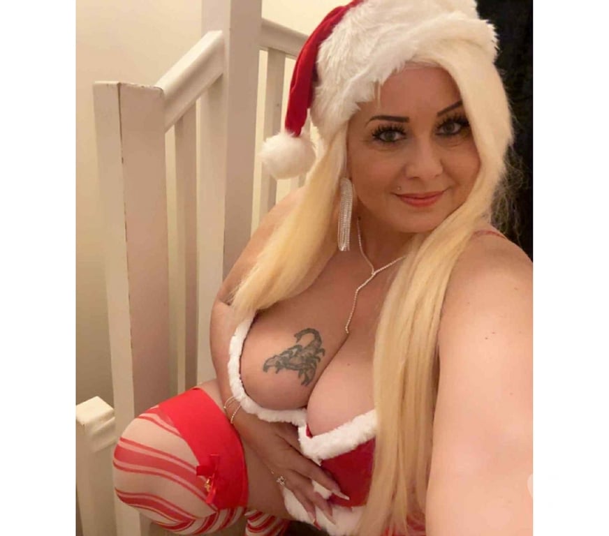 Escorts East London Goodmayes Station - East London - Photos for Hot Amanda Milf Big natural boob's relax massage gfe