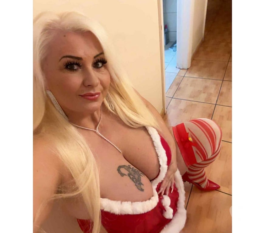 Escorts East London Goodmayes Station - East London - Photos for Hot Amanda Milf Big natural boob's relax massage gfe