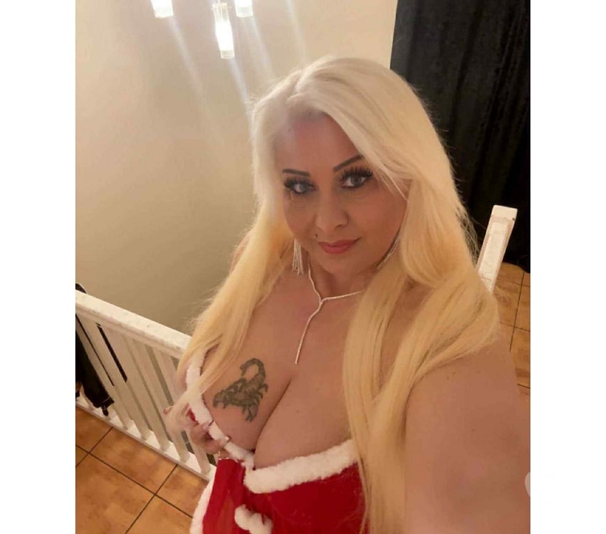 Escorts East London Goodmayes Station - East London - Photos for Hot Amanda Milf Big natural boob's relax massage gfe