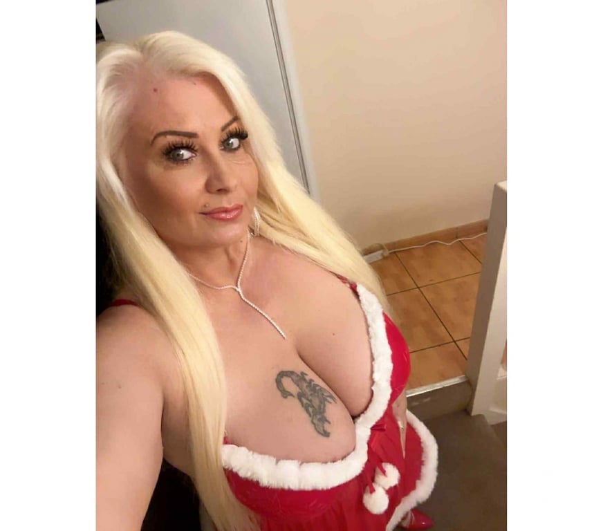 Escorts East London Goodmayes Station - East London - Photos for Hot Amanda Milf Big natural boob's relax massage gfe