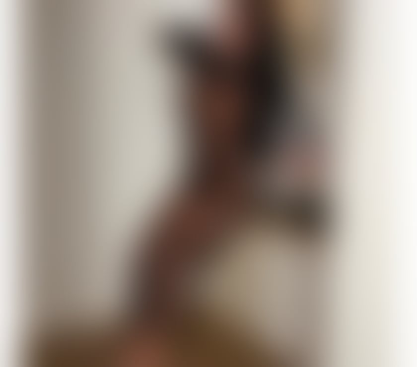 Hi my name is Yasmina , available