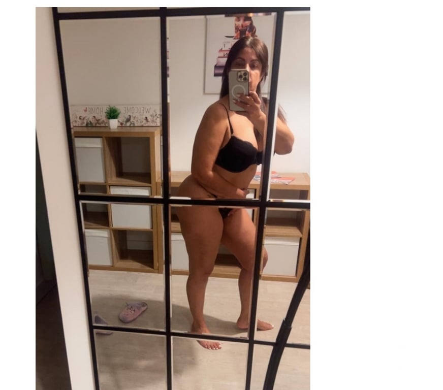 Escorts Hertfordshire Welwyn Hatfield - Photos for KAREN is Here , sexy brunette lady