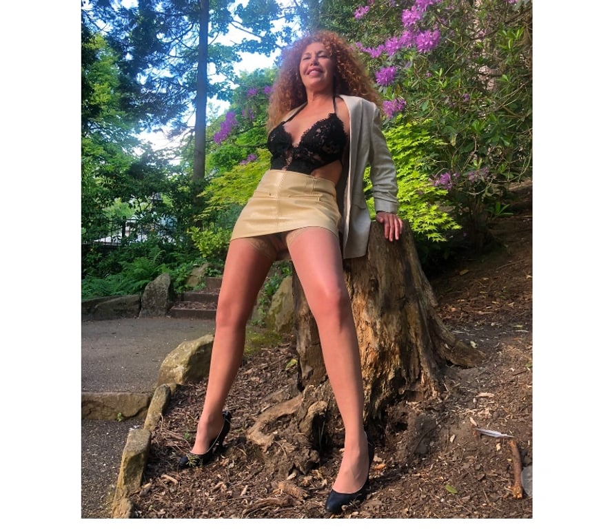 Escorts South East London Canada Water Station - South East London - Photos for EVE SECRETARY, DOMINATRIX PARTY🇪🇸🍾💄