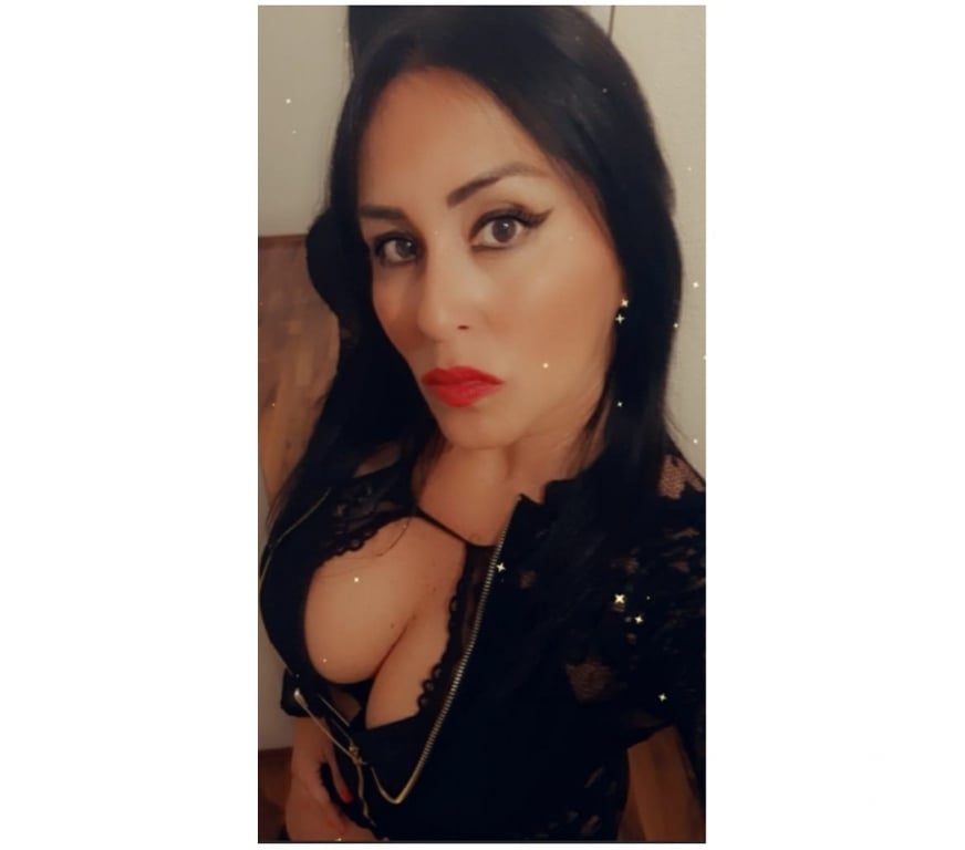 Escorts Renfrewshire Paisley - Renfrewshire - Photos for Martina your sexy Milf lover 4u sexy and hot