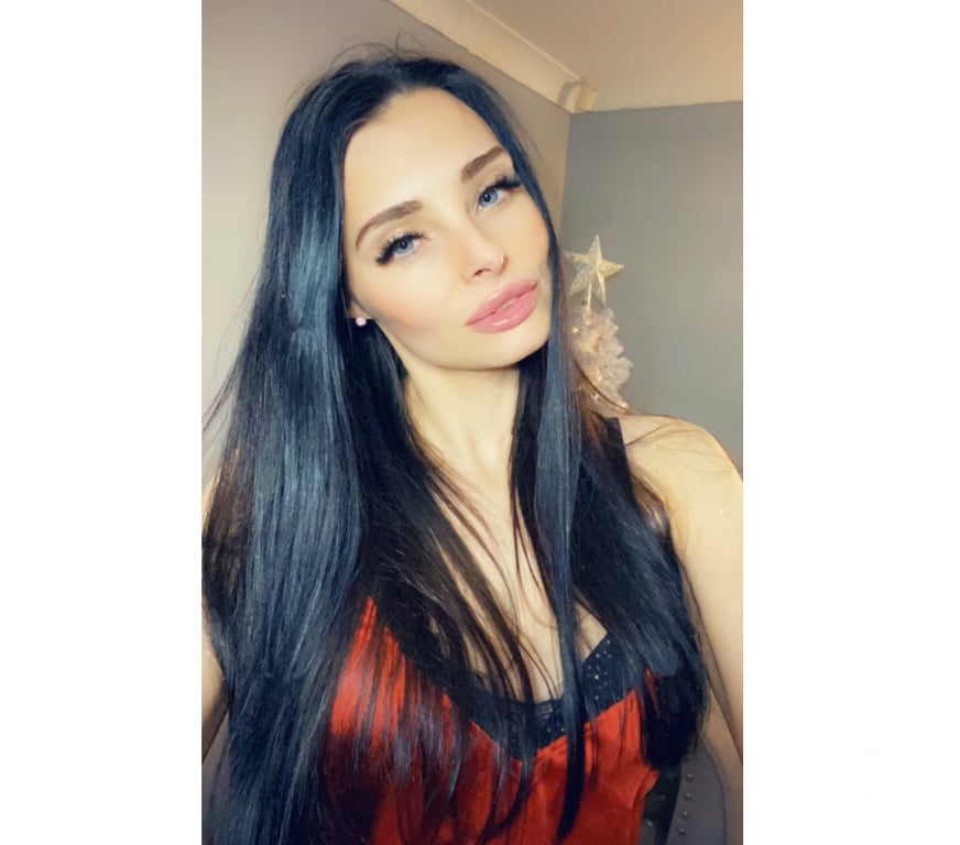 Adult Entertainment Devon Plymouth - Photos for Tall slim but curvy brunette. Loves to dress up!