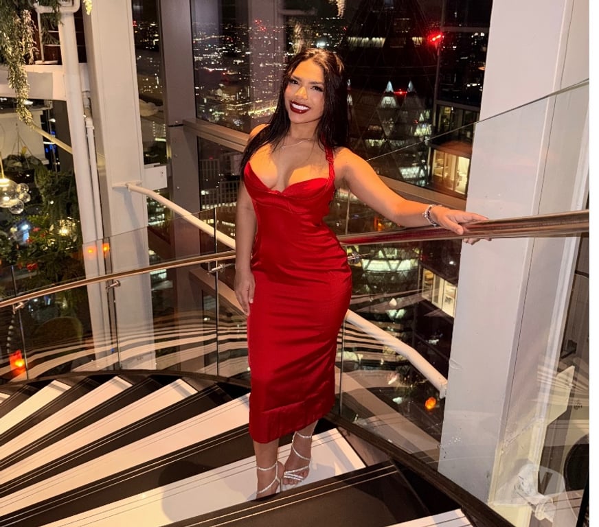 Escorts South West London Sutton - Photos for A captivating brunette, the kind you dream about. 😈