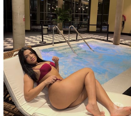 Photos for A captivating brunette, the kind you dream about. 😈