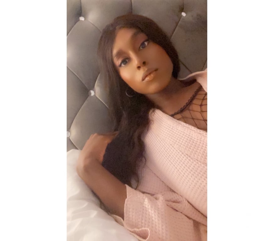 Trans Escorts West Yorkshire Leeds - Photos for Hung with bubble butt in Leeds