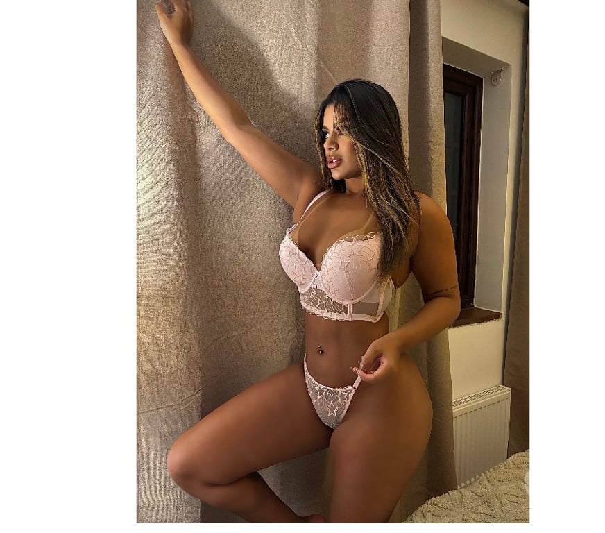 Escorts Hampshire Southampton - Photos for Alice 🍑🔥 BIG BOTTY BRAZILIAN 🇧🇷