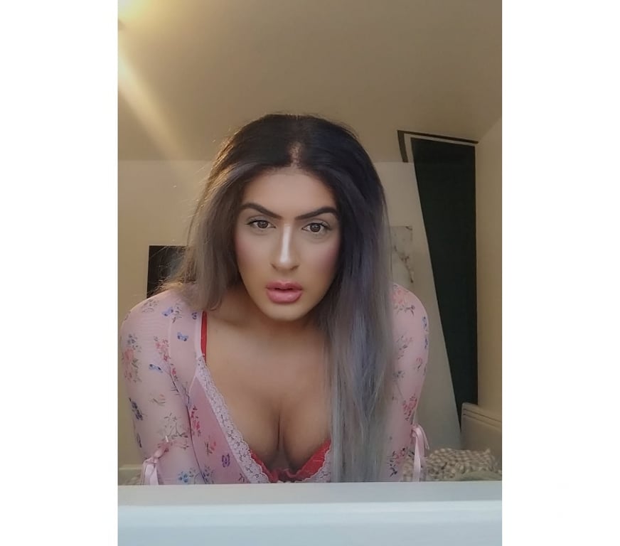 Trans Escorts Bedfordshire Luton - Photos for Pakistani transsexual Laiba Khan.