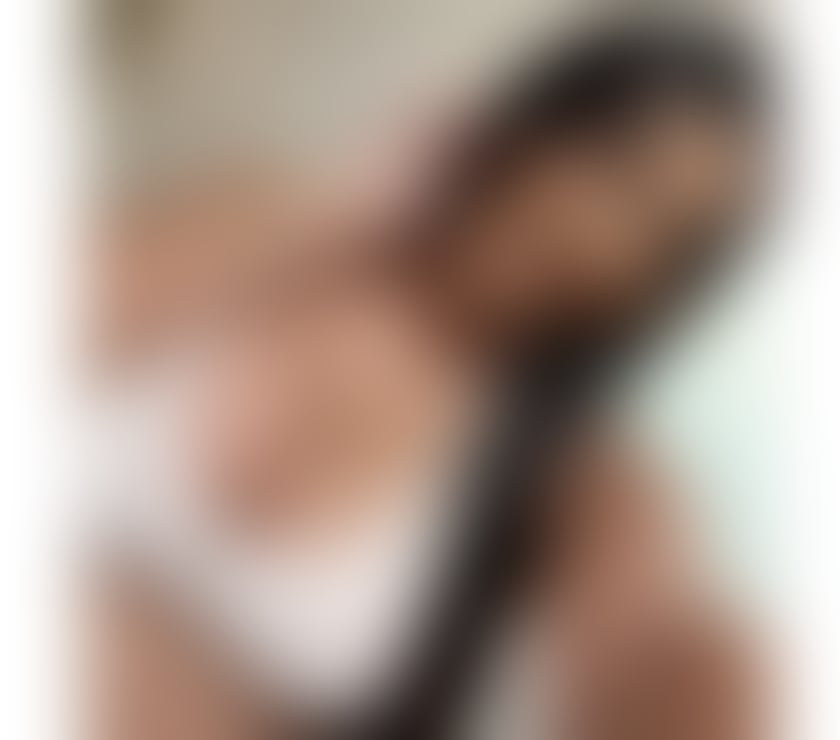 I'm Carina New to this town