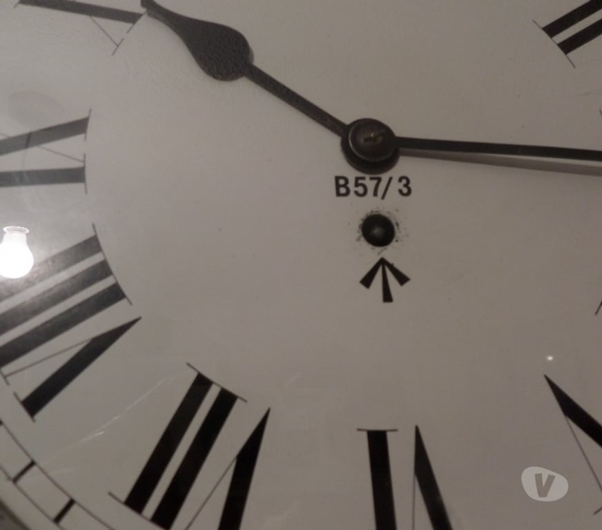 souvenirs Norfolk South Norfolk - Photos for EX WD Mahogany wall clock.