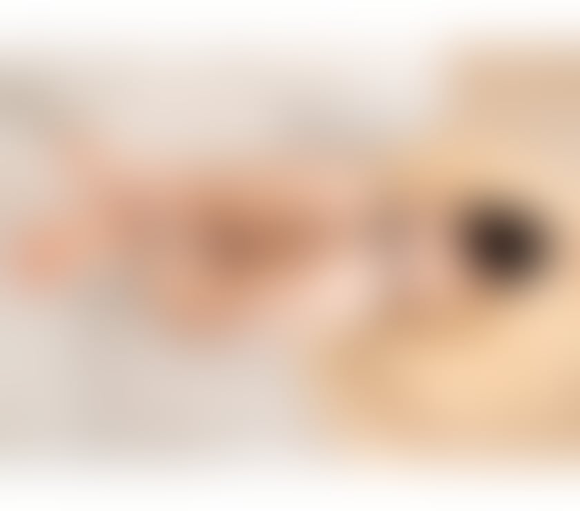 Escorts West Sussex Worthing - Photos for Luanna, a Brazilian woman with a big butt and ample breasts.