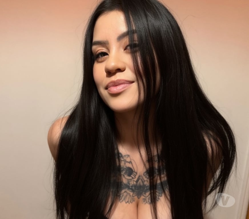 Escorts West Sussex Worthing - Photos for Luanna, a Brazilian woman with a big butt and ample breasts.