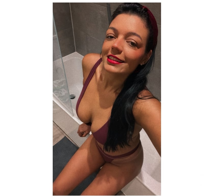 Escorts Surrey Spelthorne - Photos for Fiery Brazilian brunette, new in town.