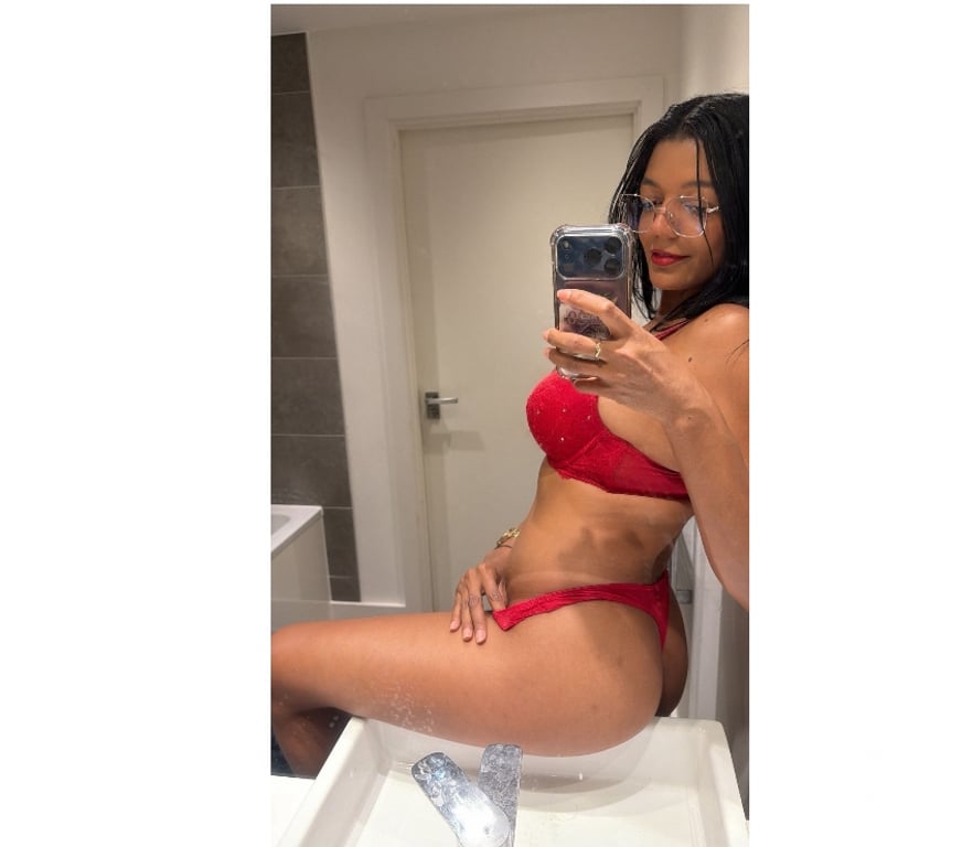 Escorts Surrey Spelthorne - Photos for Fiery Brazilian brunette, new in town.