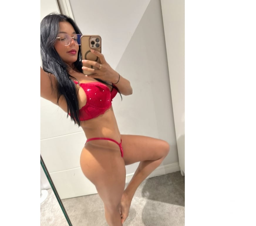 Escorts Surrey Spelthorne - Photos for Fiery Brazilian brunette, new in town.