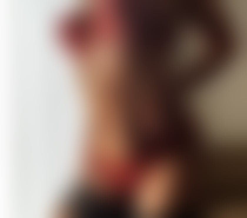 HOT ASS MILF ENGLISH BEAUTY FOR YOUR PLEASURE