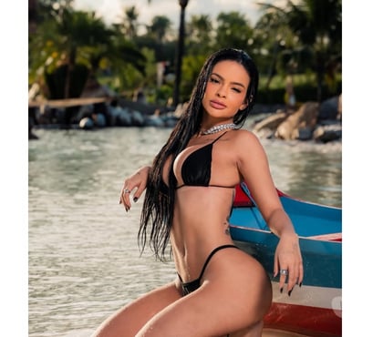 Photos for Larissa manuella Party gurl 🍓✨