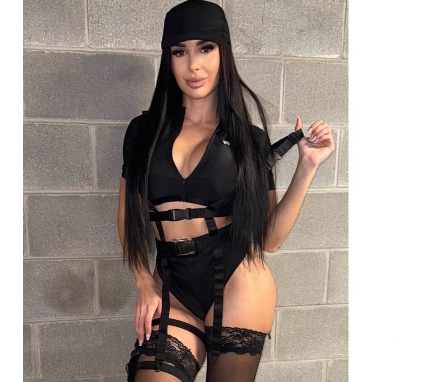 Escorts Surrey Reigate and Banstead - Photos for ✨🌺 Sᴛᴜɴɴɪɴɢ Bʀᴜɴᴇᴛᴛᴇ 💋