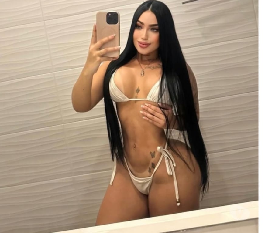 Escorts East London Aldgate East Station - East London - Photos for GFE Brunette New in Town Outcall