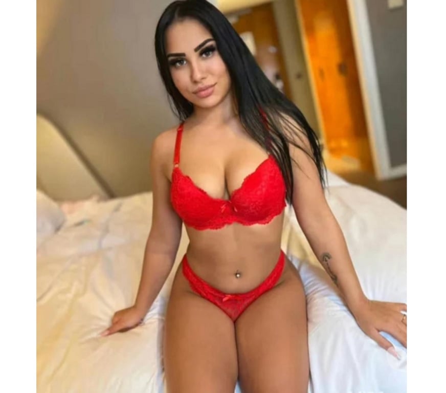 Escorts East London Havering - Photos for Curvy Brazilian With Silicone Outcall