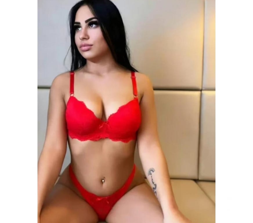 Escorts East London Havering - Photos for Curvy Brazilian With Silicone Outcall