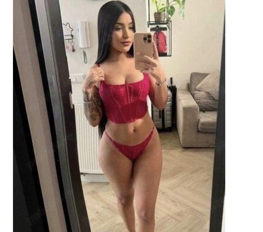 Escorts East London Aldgate East Station - East London - Photos for Curvy Brazilian With Silicone Outcall