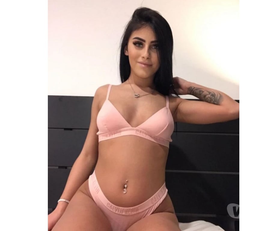 Escorts South East London Brixton - South East London - Photos for Slim Brunette with Silicone Implant Outcall