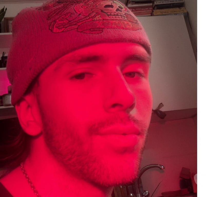  Gay massage East London Canary Wharf Station - East London - Photos for Charlie Ryot - London’s Flirty, Confident Companion