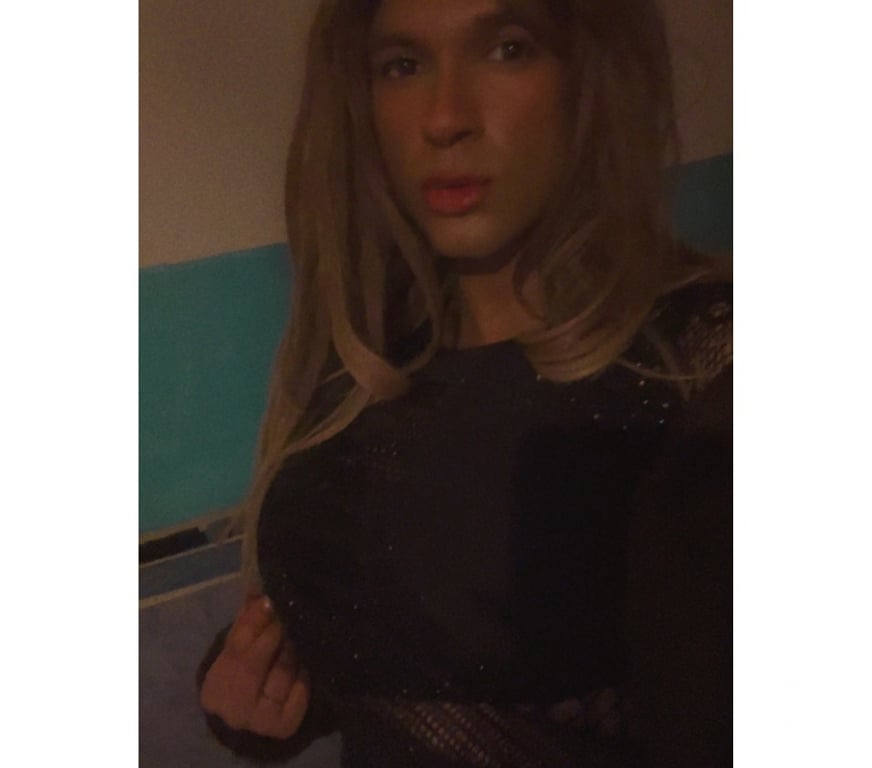  Gay massage West Berkshire Reading - West Berkshire - Photos for SEXY GAY FEM CROSSDRESSER LOOKING NOW