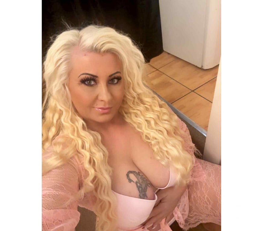 Escorts East London Seven Kings - East London - Photos for Hot Amanda Milf Big natural boob's gfe massage relax