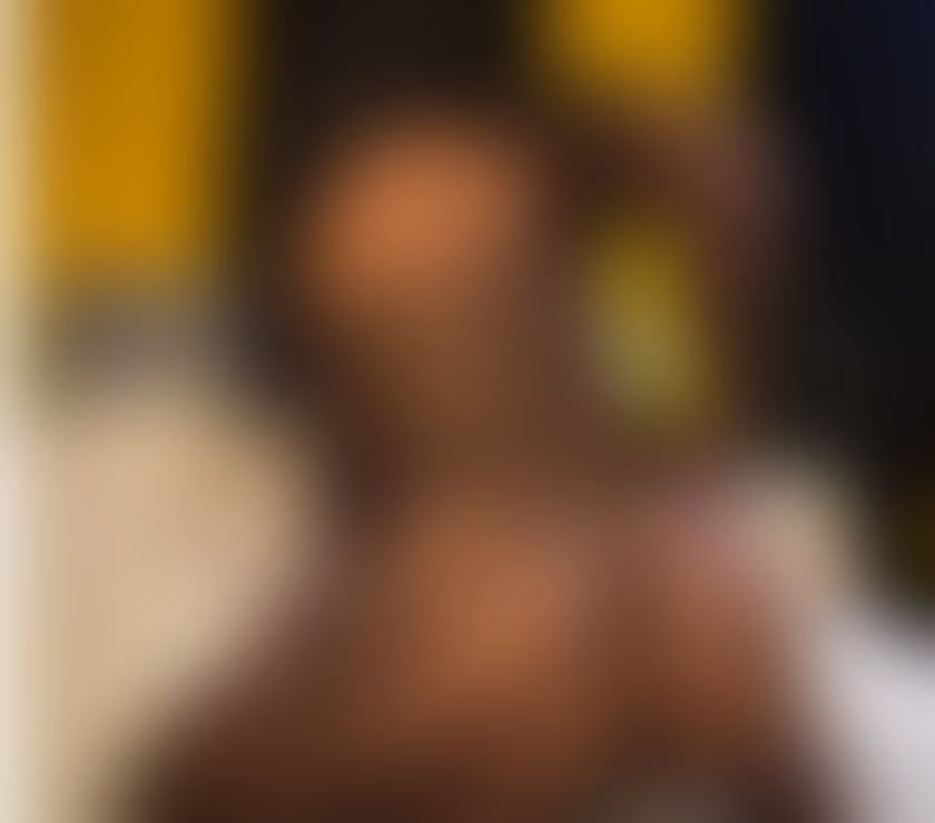 Shakira Brazil brunette 21 cm big performs massage available